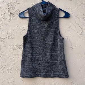 BB Dakota - beautiful black/ grey-ish sleeves-less shirt, size XS.